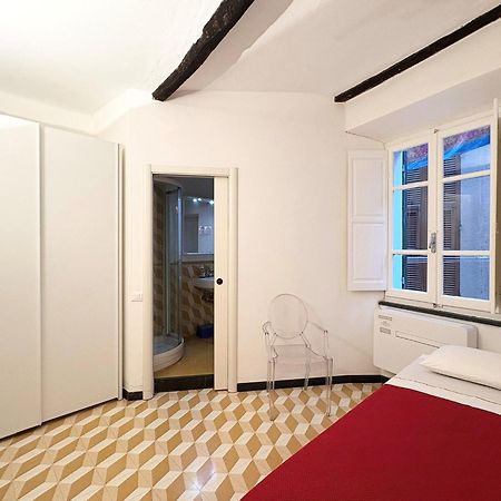 Marina Apartment, Unique, Authentic, Beachfront, 2 Aircondo Bdr , 2Bht, Easy To Train Or From Private Parking Βερνάτσα Εξωτερικό φωτογραφία