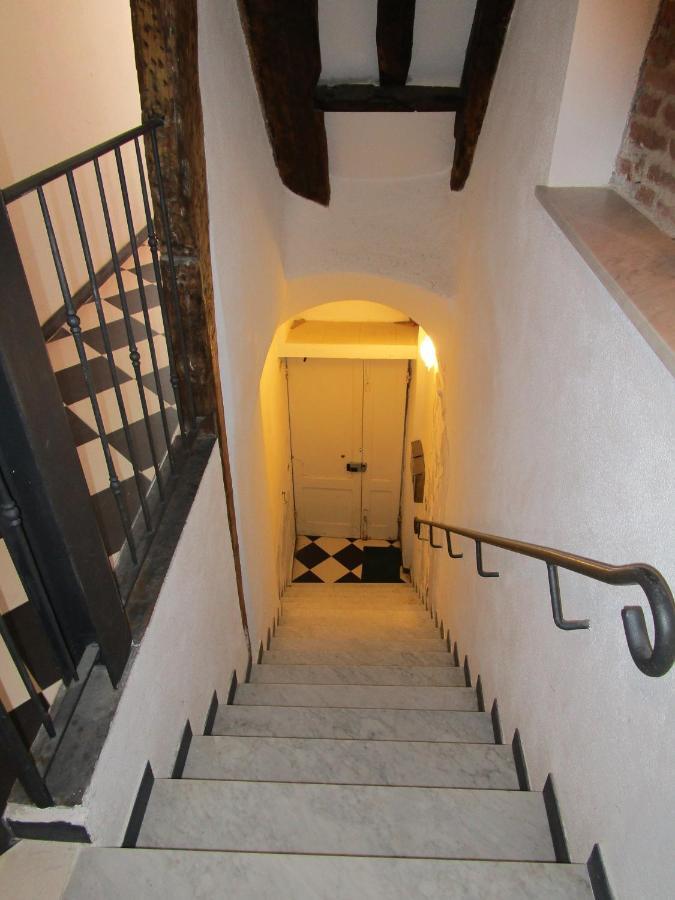 Marina Apartment, Unique, Authentic, Beachfront, 2 Aircondo Bdr , 2Bht, Easy To Train Or From Private Parking Βερνάτσα Εξωτερικό φωτογραφία