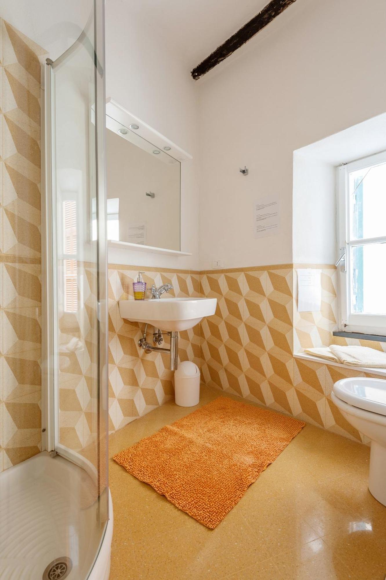 Marina Apartment, Unique, Authentic, Beachfront, 2 Aircondo Bdr , 2Bht, Easy To Train Or From Private Parking Βερνάτσα Εξωτερικό φωτογραφία