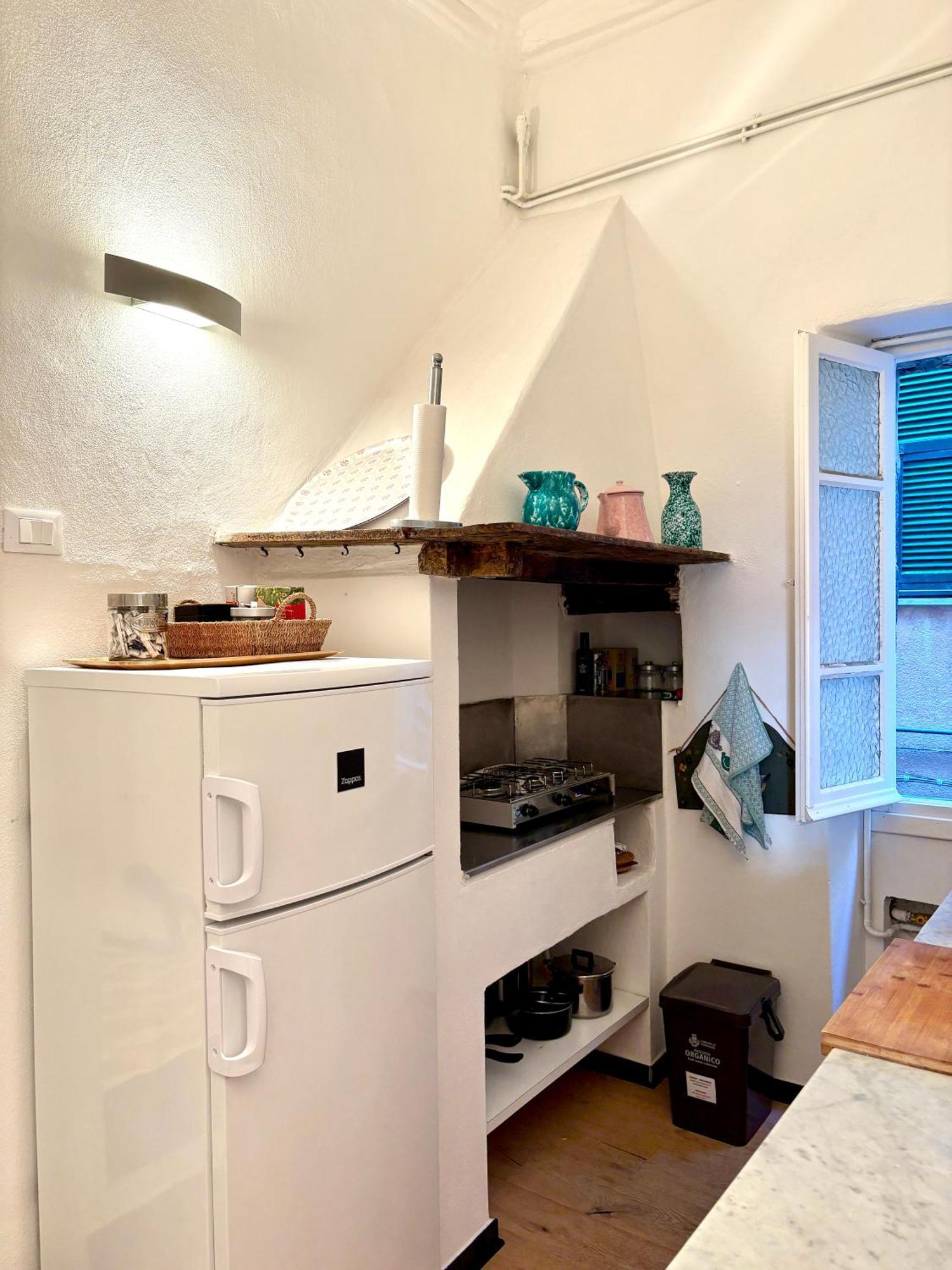 Marina Apartment, Unique, Authentic, Beachfront, 2 Aircondo Bdr , 2Bht, Easy To Train Or From Private Parking Βερνάτσα Εξωτερικό φωτογραφία