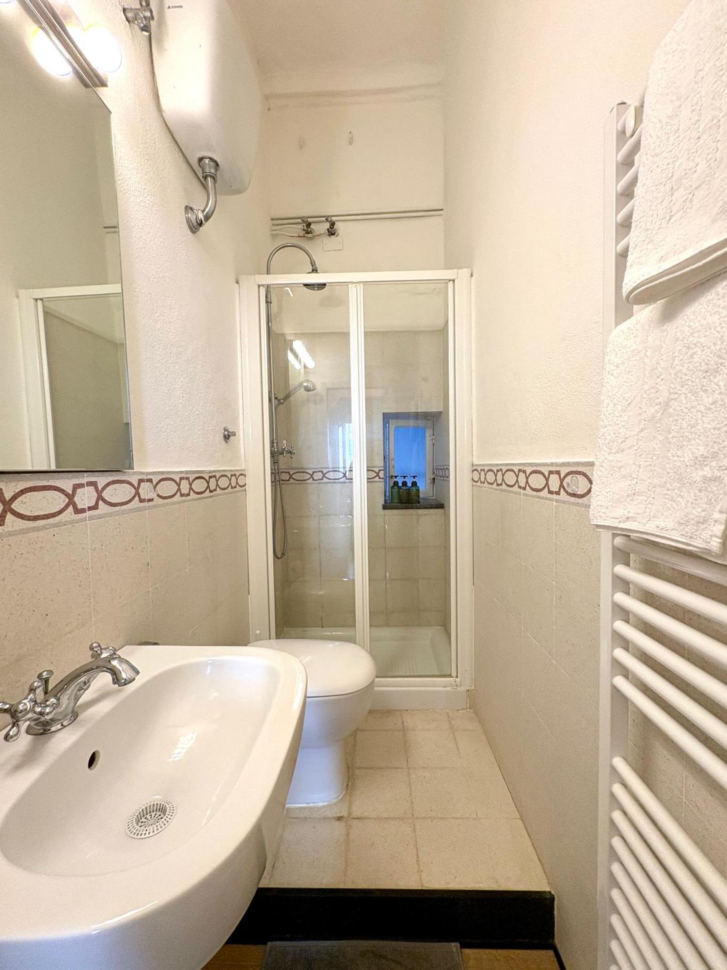 Marina Apartment, Unique, Authentic, Beachfront, 2 Aircondo Bdr , 2Bht, Easy To Train Or From Private Parking Βερνάτσα Εξωτερικό φωτογραφία
