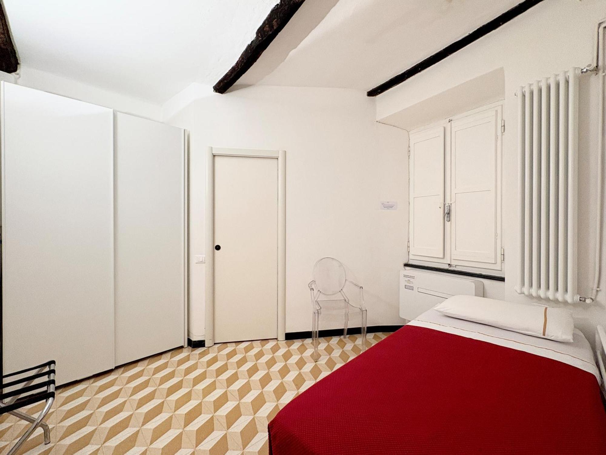 Marina Apartment, Unique, Authentic, Beachfront, 2 Aircondo Bdr , 2Bht, Easy To Train Or From Private Parking Βερνάτσα Εξωτερικό φωτογραφία